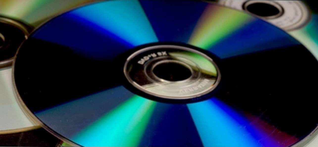 Защо компакт дисковете и DVD-тата дават данни от центъра навън? (Как да)