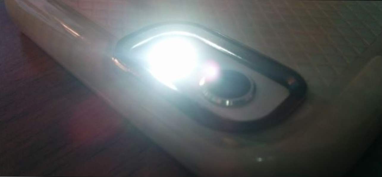 Kako napraviti svoj iPhone Flash svoj LED kad dobijete obavijest (Kako da)