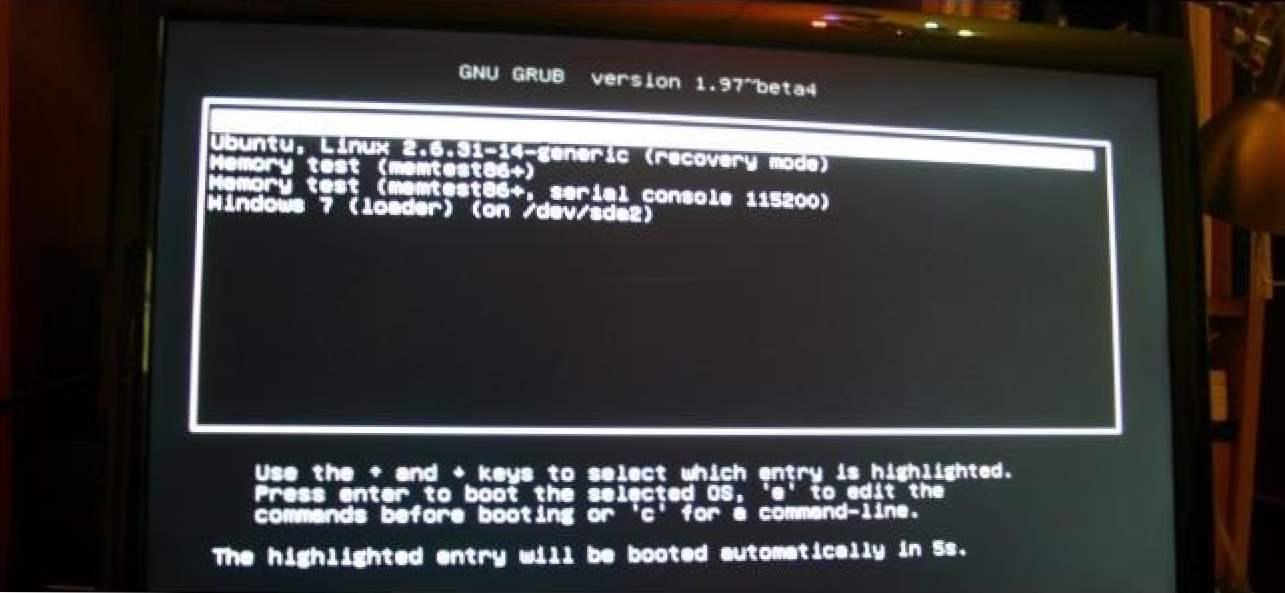 GRUB2 101: Kako pristupiti i koristiti boot loader vašeg Linux distribucije (Kako da)