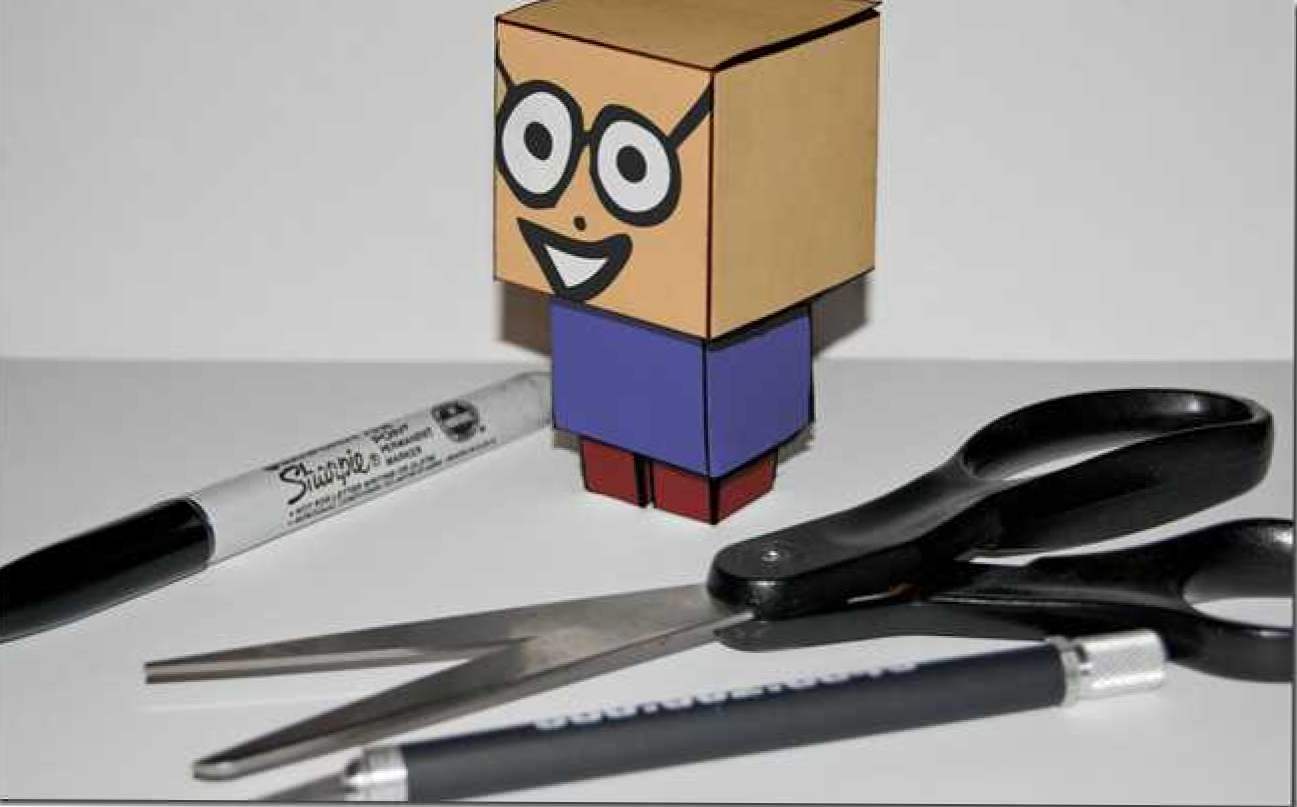 Proiecte HTG: Cum să vă creați propriul dvs. jucărie Papercraft (Cum să)